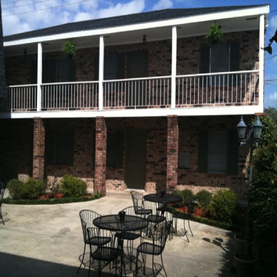 1300 Exterior Courtyard1.jpg